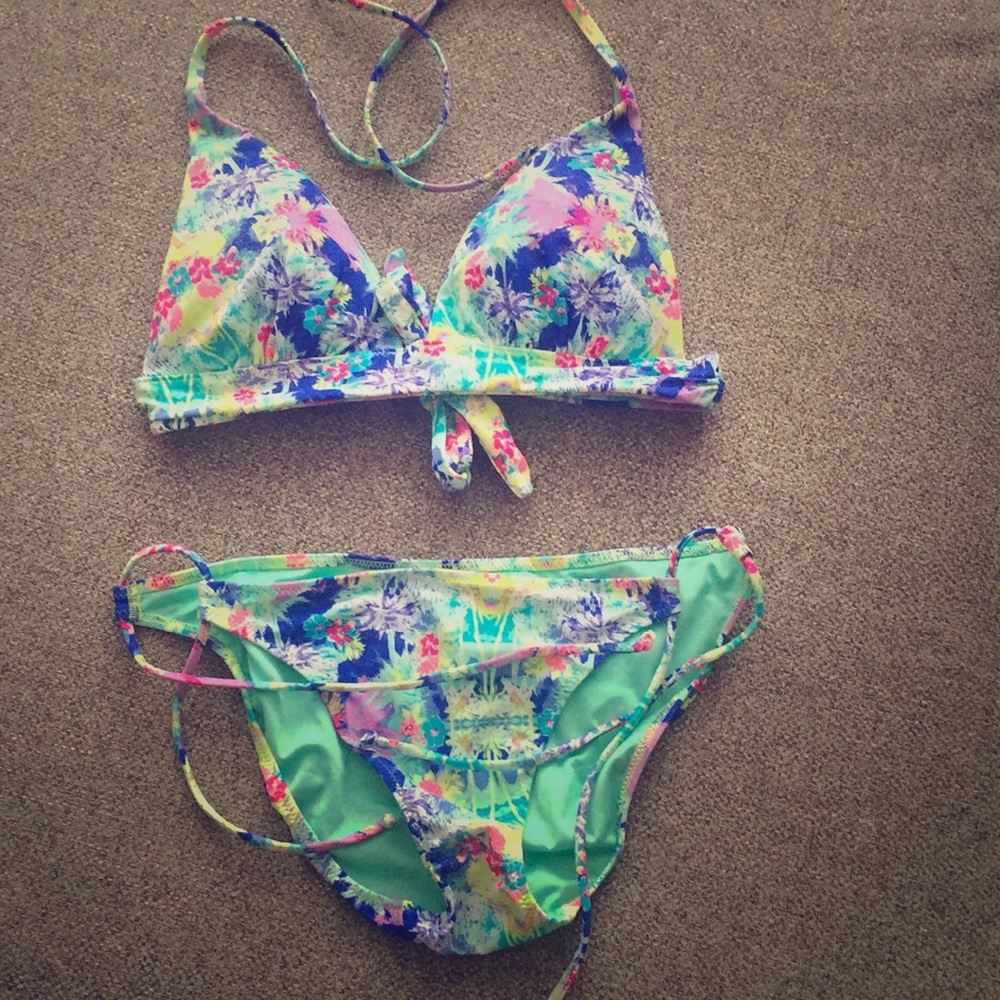 Victoria’s Secret bikini